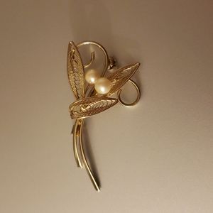 VINTAGE PEARL BROOCH
